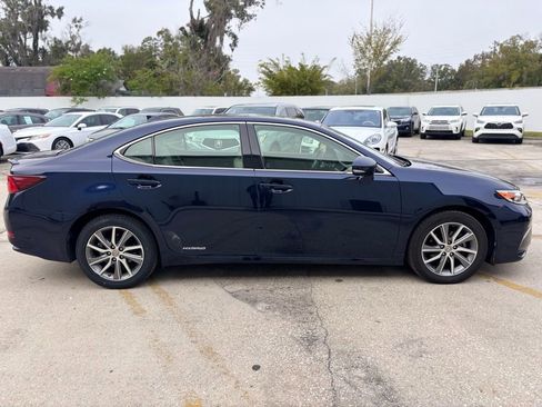 Used 2017 Lexus ES 300h image 6