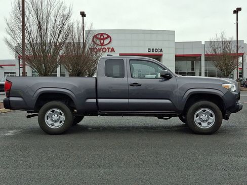 Used 2020 Toyota Tacoma SR image 10