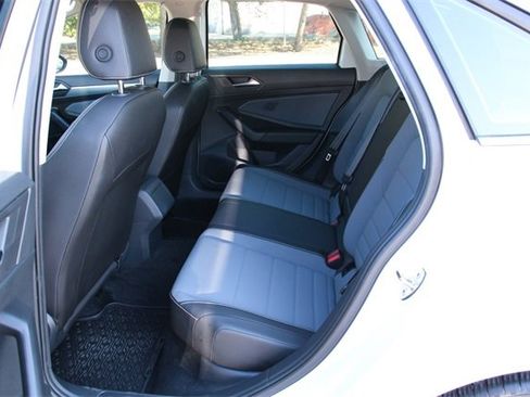 Certified 2025 Volkswagen Jetta SE image 31