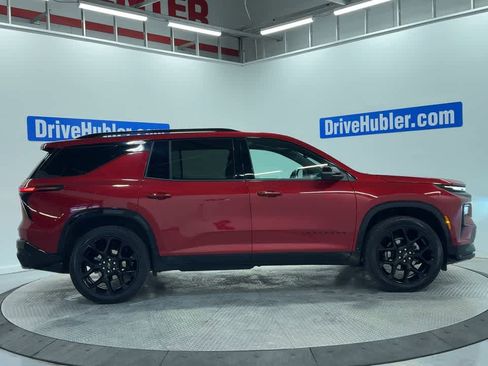 Used 2024 Chevrolet Traverse RS image 3