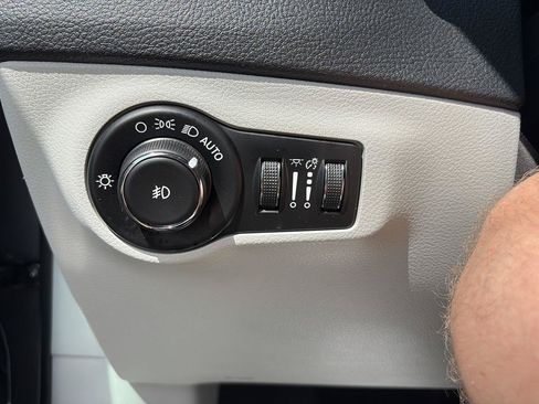 Used 2020 Jeep Compass Latitude AWD/4WD image 11