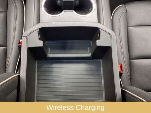 Used 2023 Chevrolet Suburban Premier image 36