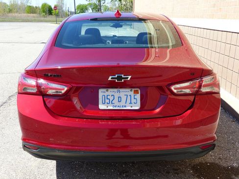 Used 2021 Chevrolet Malibu LT w/ Sport Edition FWD image 9
