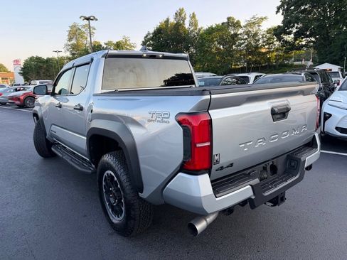Certified 2025 Toyota Tacoma TRD Off-Road AWD/4WD image 8