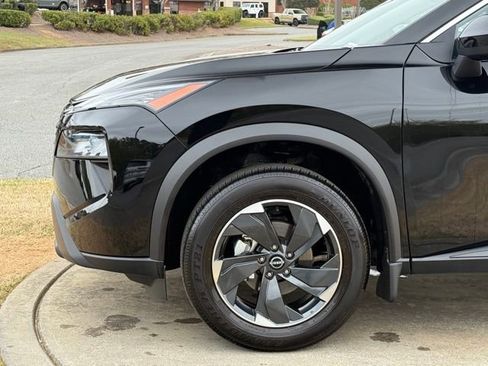 Used 2025 Nissan Rogue SV w/ SV Premium Package image 12