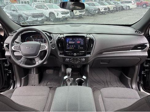 Used 2023 Chevrolet Traverse LT FWD image 9
