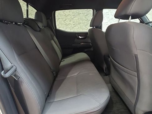 Used 2019 Toyota Tacoma TRD Off-Road image 12