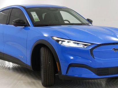 New 2023 Ford Mustang Mach-E Select w/ Comfort Package Lite