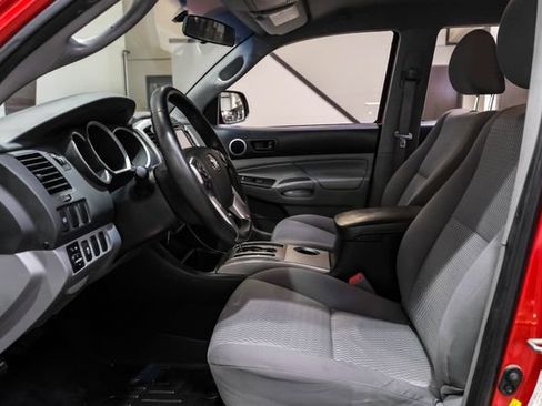 Used 2014 Toyota Tacoma PreRunner w/ SR5 Package RWD image 4