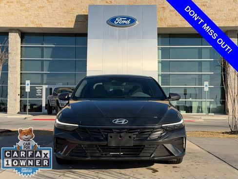 Used 2024 Hyundai Elantra SEL image 2