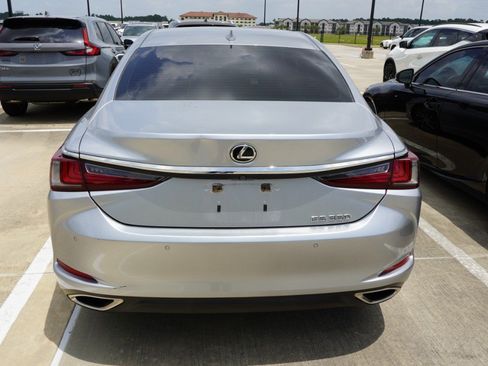 Used 2022 Lexus ES 350 w/ Premium Package FWD image 6