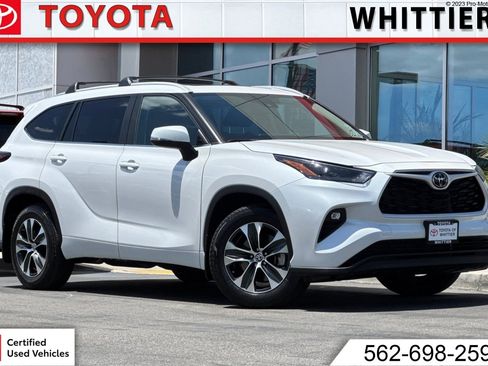 Certified 2024 Toyota Highlander XLE FWD image 1