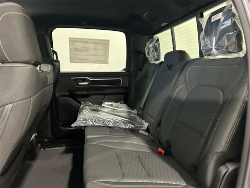 New 2026 RAM 1500 4x4 Crew Cab image 33