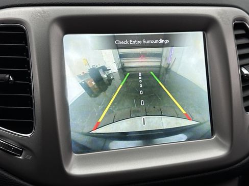 Used 2021 Jeep Compass Latitude w/ Driver Assistance Group FWD image 18