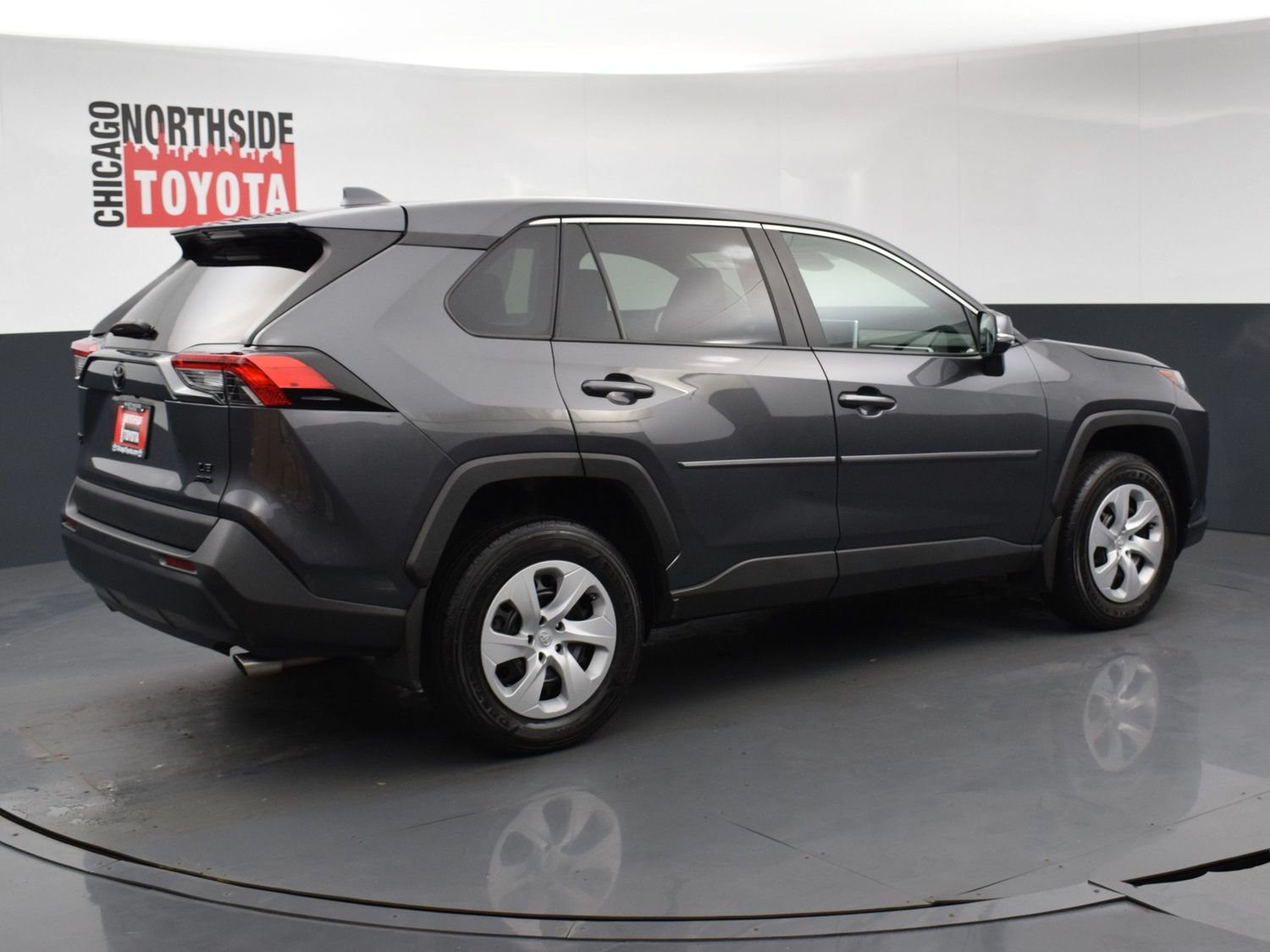 Used 2023 Toyota RAV4 LE AWD/4WD image 4