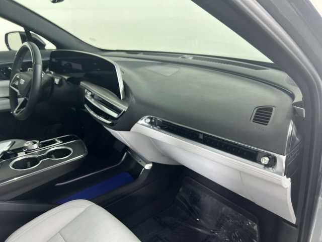 Used 2026 Cadillac Lyriq Luxury AWD/4WD image 27