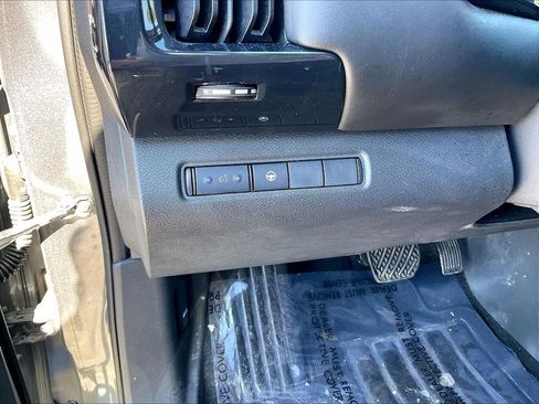 Used 2022 Nissan Pathfinder SV AWD/4WD image 26