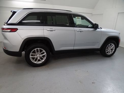 Certified 2023 Jeep Grand Cherokee Laredo X AWD/4WD image 24