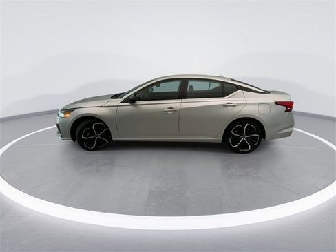 Used 2024 Nissan Altima 2.5 SR image 9