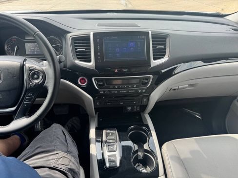 Used 2017 Honda Pilot Touring image 18