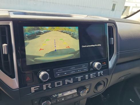 Used 2025 Nissan Frontier SV w/ SV Convenience Package image 18