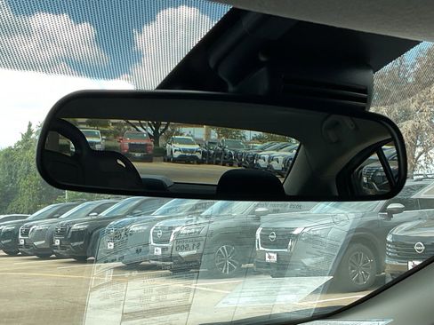 New 2025 Nissan Versa SR w/ Trunk Package image 24