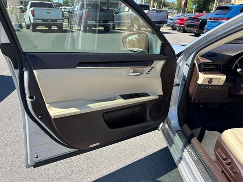 Used 2017 Lexus ES 350 w/ Luxury Package FWD image 15