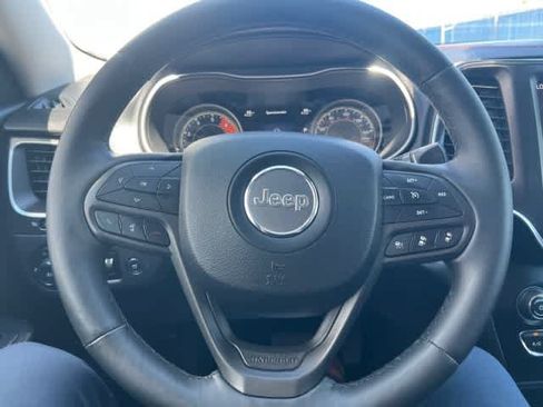 Used 2019 Jeep Cherokee Trailhawk AWD/4WD image 25