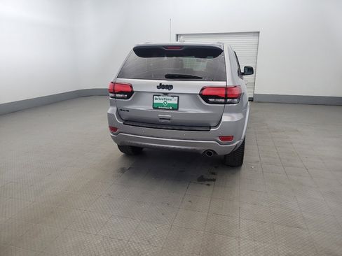 Used 2017 Jeep Grand Cherokee Altitude image 7