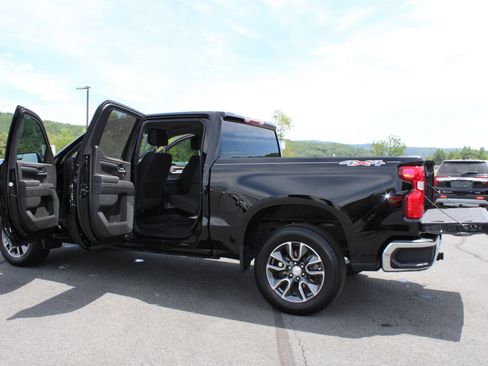 Used 2023 Chevrolet Silverado 1500 LT AWD/4WD image 16
