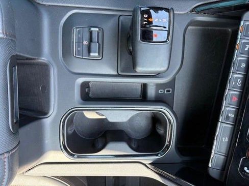 Used 2025 GMC Sierra 1500 AT4 w/ Technology Package AWD/4WD image 19