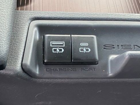 Certified 2023 Toyota Sienna LE image 25