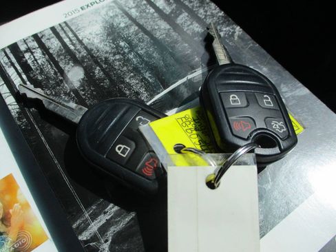 Used 2015 Ford Explorer XLT w/ Equipment Group 202A AWD/4WD image 40