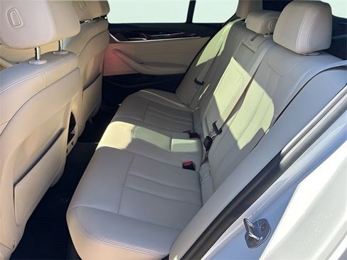 Used 2019 BMW 530e w/ Premium Package image 16