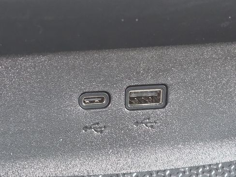 Used 2025 Chevrolet Equinox LT w/ Safety and Technology Package FWD image 8