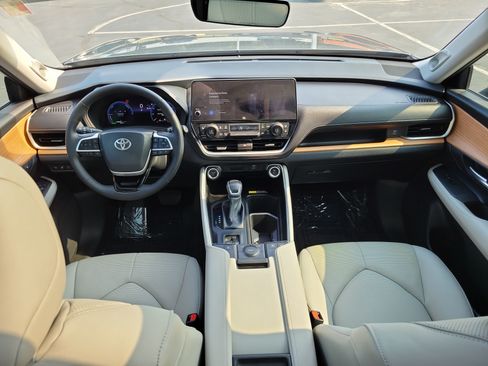 Certified 2025 Toyota Grand Highlander AWD Hybrid image 15