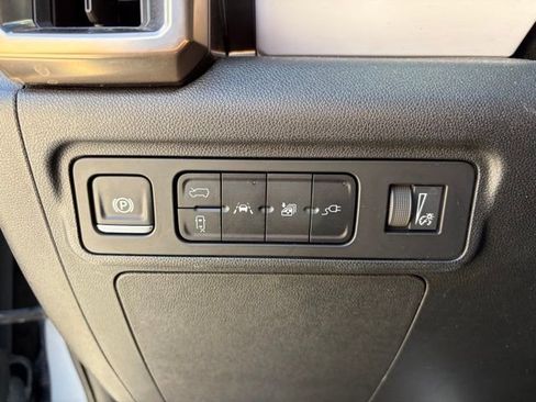 Used 2025 GMC Hummer EV 2X image 26