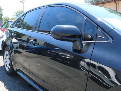 Used 2021 Toyota Corolla LE FWD image 3