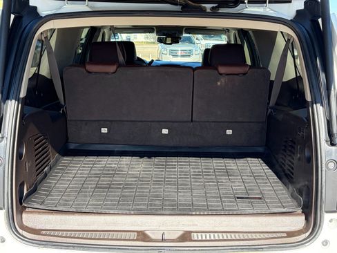 Used 2020 Chevrolet Suburban Premier image 32