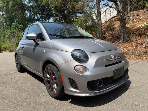 Used 2018 FIAT 500 Pop w/ Pop Cabrio Sport Package FWD image 9
