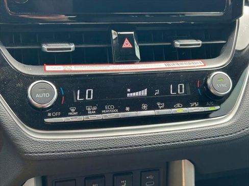 Certified 2025 Toyota Corolla Cross XLE w/ Convenience Package FWD image 30