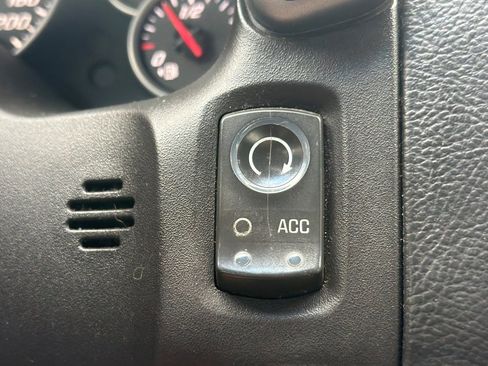 Used 2006 Chevrolet Corvette Coupe w/ Preferred Equipment Group RWD image 21