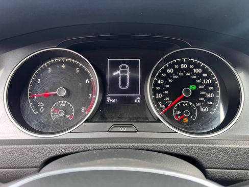 Used 2017 Volkswagen Golf Alltrack S image 11