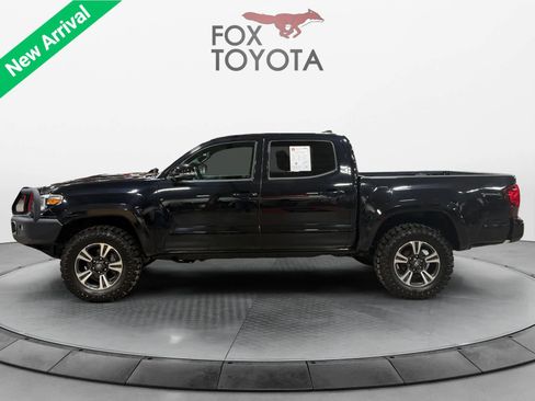 Used 2018 Toyota Tacoma TRD Sport image 4
