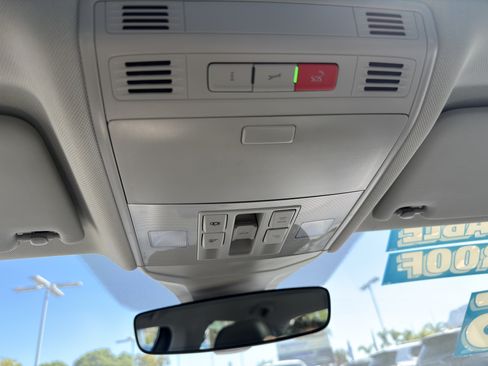 Used 2025 Volkswagen Jetta SE FWD image 33