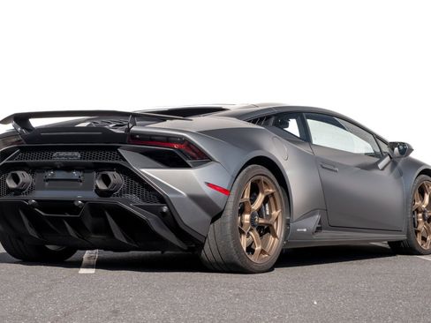 Used 2023 Lamborghini Huracan Tecnica image 4