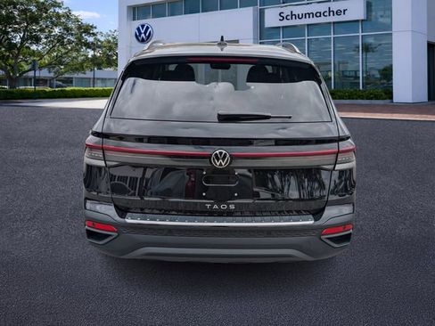 New 2026 Volkswagen Taos SE FWD image 6