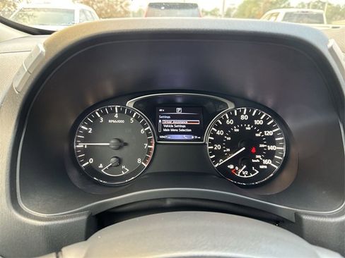 Used 2016 Nissan Pathfinder Platinum image 11