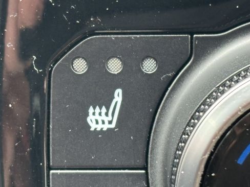 Used 2021 Toyota Highlander XLE AWD/4WD image 29