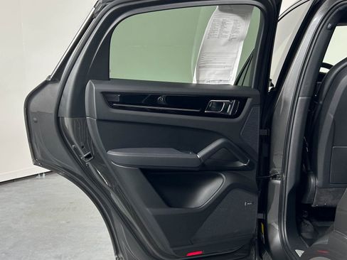 Used 2023 Porsche Cayenne Coupe image 29